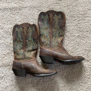 Women’s cowboy boots size 6.5B